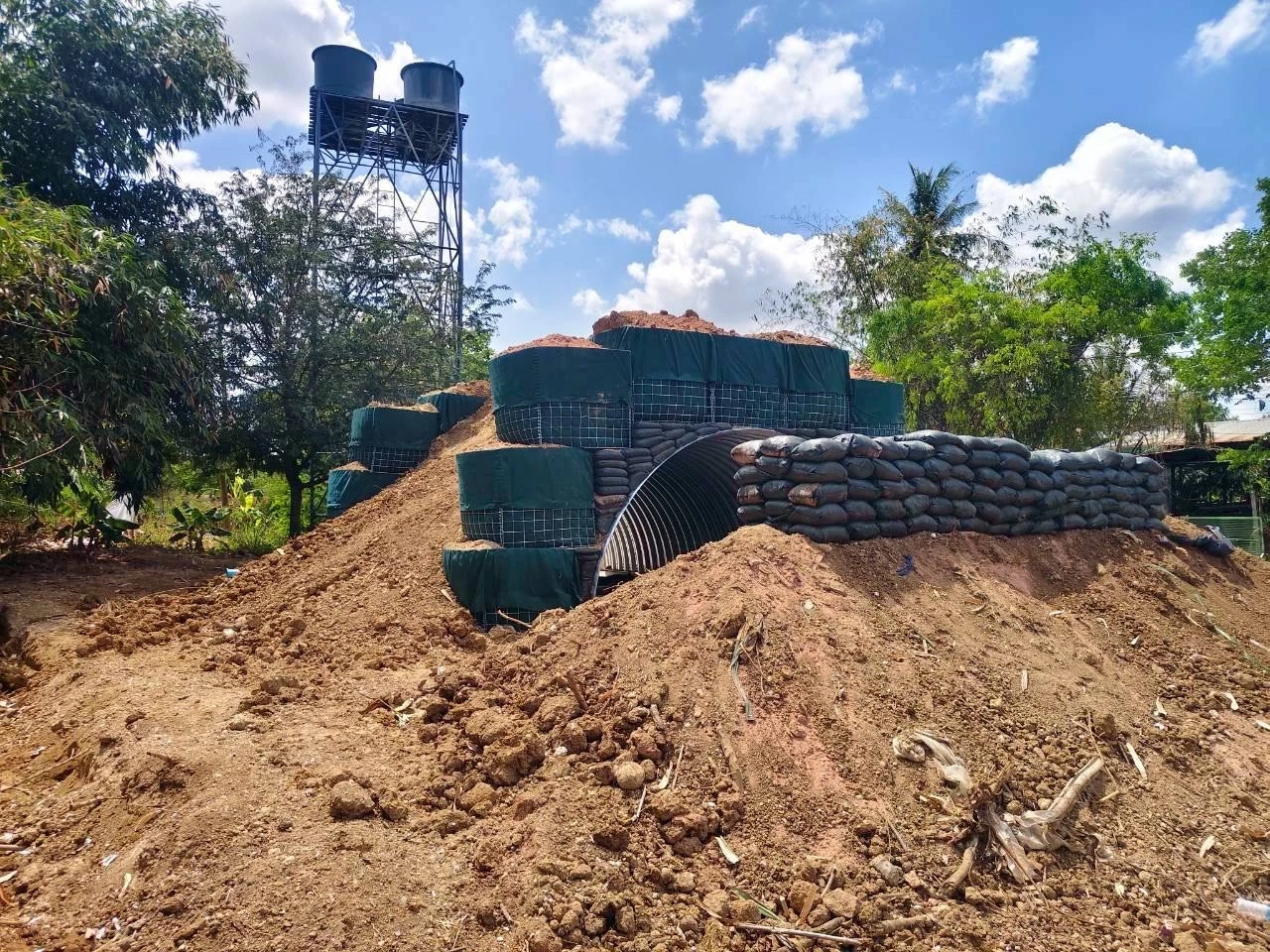 กกล.บูรพา ร่วมกับ ป่าไม้-ที่ดิน สระแก้ว "เร่งรังวัด-ตรวจสิทธิ" ที่ทำกินให้ชาวบ้าน บ.หนองจาน กว่า 70 ไร่ พร้อมสร้างหลุมหลบภัย
