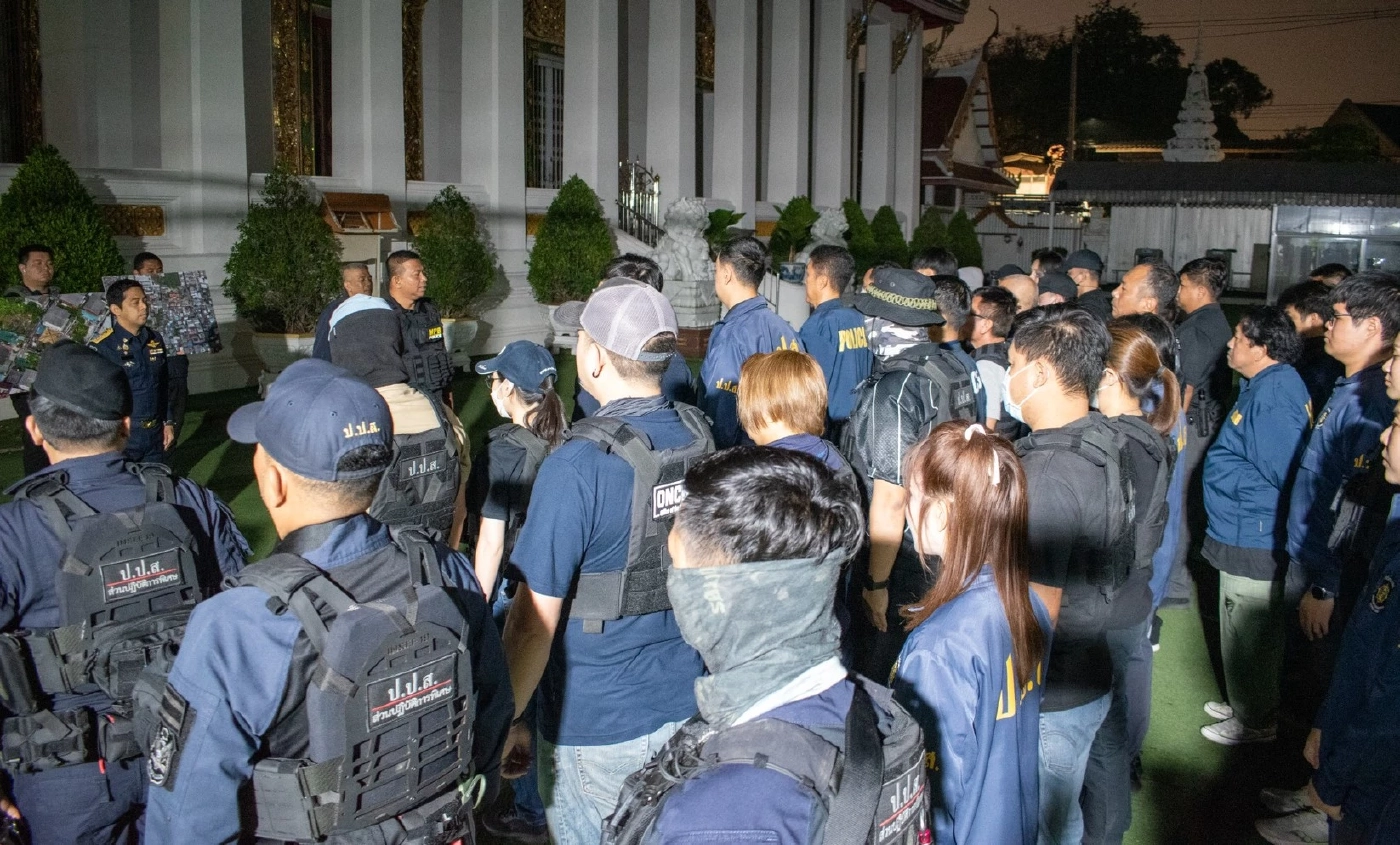 ทลายซุ้มหัวจ่ายยาเสพติดหลังวัดรวก โชว์ปืน-แอบผลิตแบงก์ปลอม