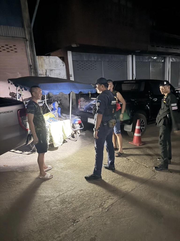 คุมเข้ม! จับหนุ่มเมียนมา ลักลอบขนน้ำมัน 120 ลิตร เตรียมข้ามชายแดนสังขละบุรี