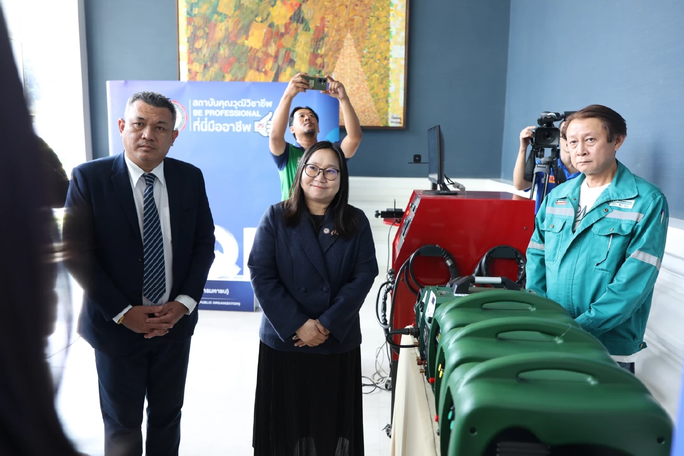 ผลักดัน! ช่างเชื่อมอาร์กโลหะด้วยมือ ทำงานอู่ต่อเรือเกาหลีใต้