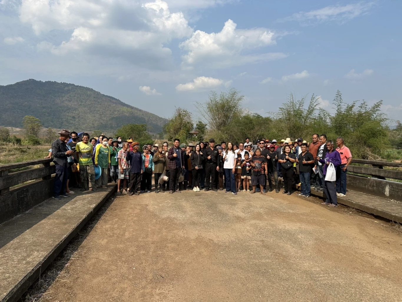 “รสรินทร์” ลุยทำหน้าที่ สส.ช่วยเกษตรกรหอมแดง-ตามเรื่องสะพานขาด