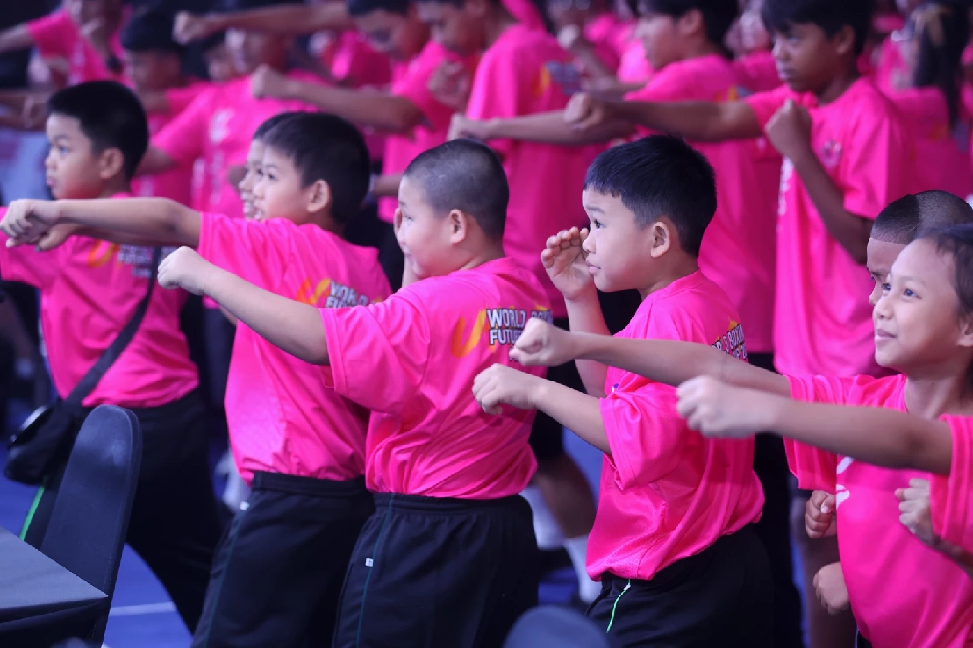 ออมสิน ขนทัพฮีโร่เหรียญทองโอลิมปิก ติวมวยพื้นฐานเยาวชน