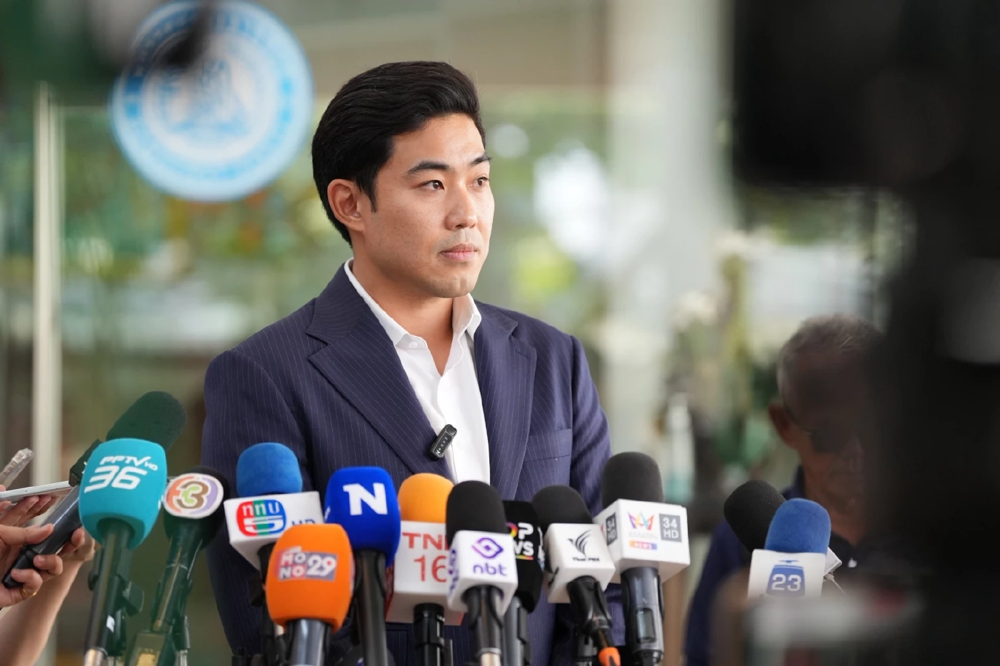 นายพงศกร ขวัญเมือง โฆษกพรรคประชาธิปัตย์ 