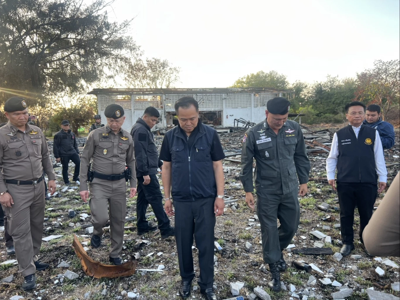 “อนุทิน” ตรวจจุดคลังแสง ตชด.21 พบเจ้าหน้าที่เคลียร์พื้นที่แล้ว