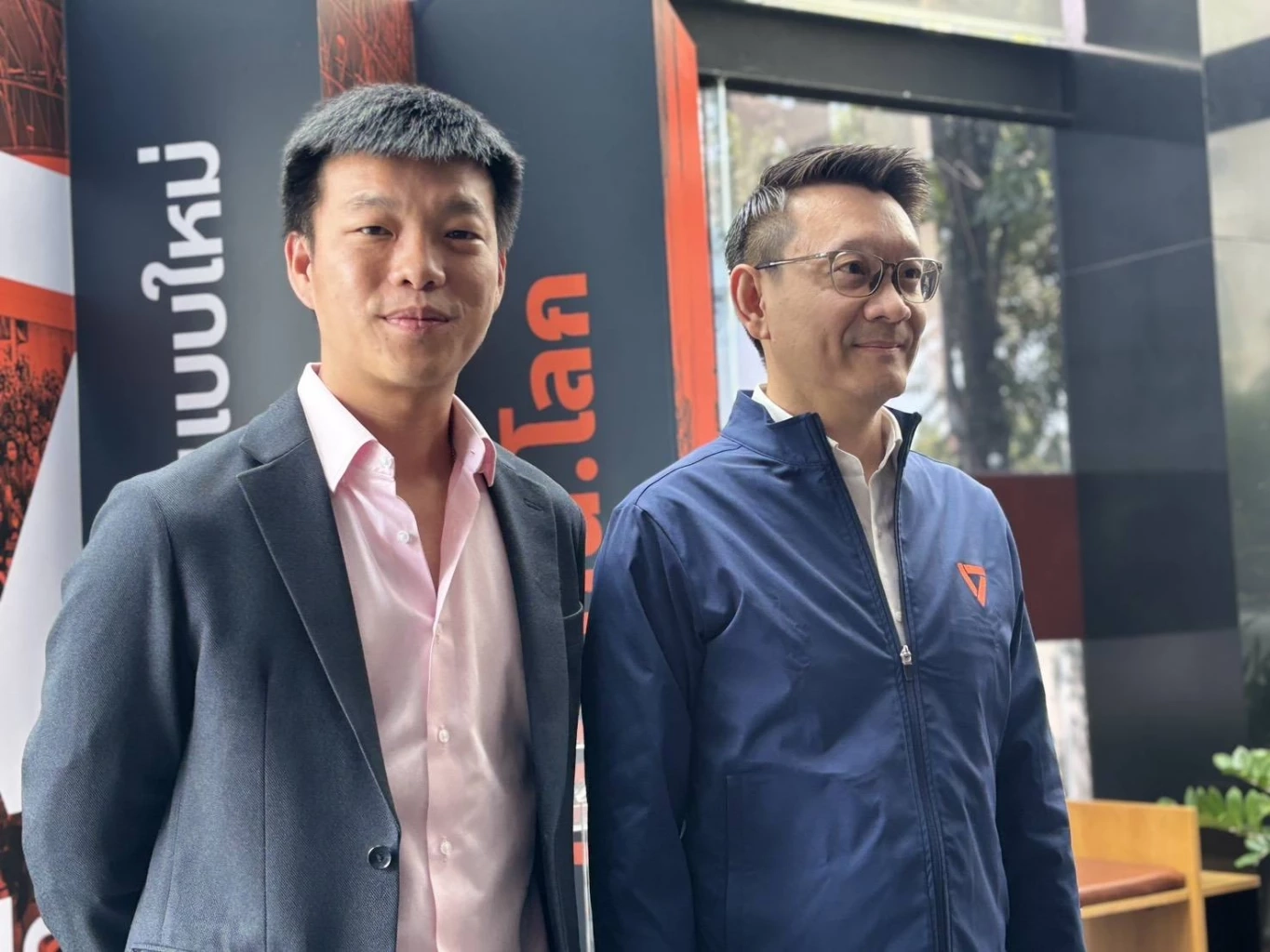 ปชน.ซัดรัฐบาลไม่จริงใจ แอบขึ้นราคาน้ำมันกลางดึก จี้ตอบเอื้อทุนใหญ่หรือไม่?