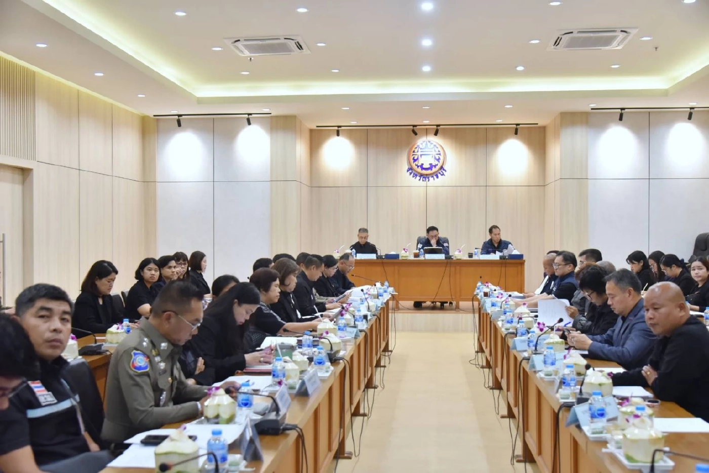 พาณิชย์ลุยราชบุรีแก้ปัญหา 'มะพร้าวน้ำหอม'  ราคาตกต่ำ สางปม 'นอมินี'