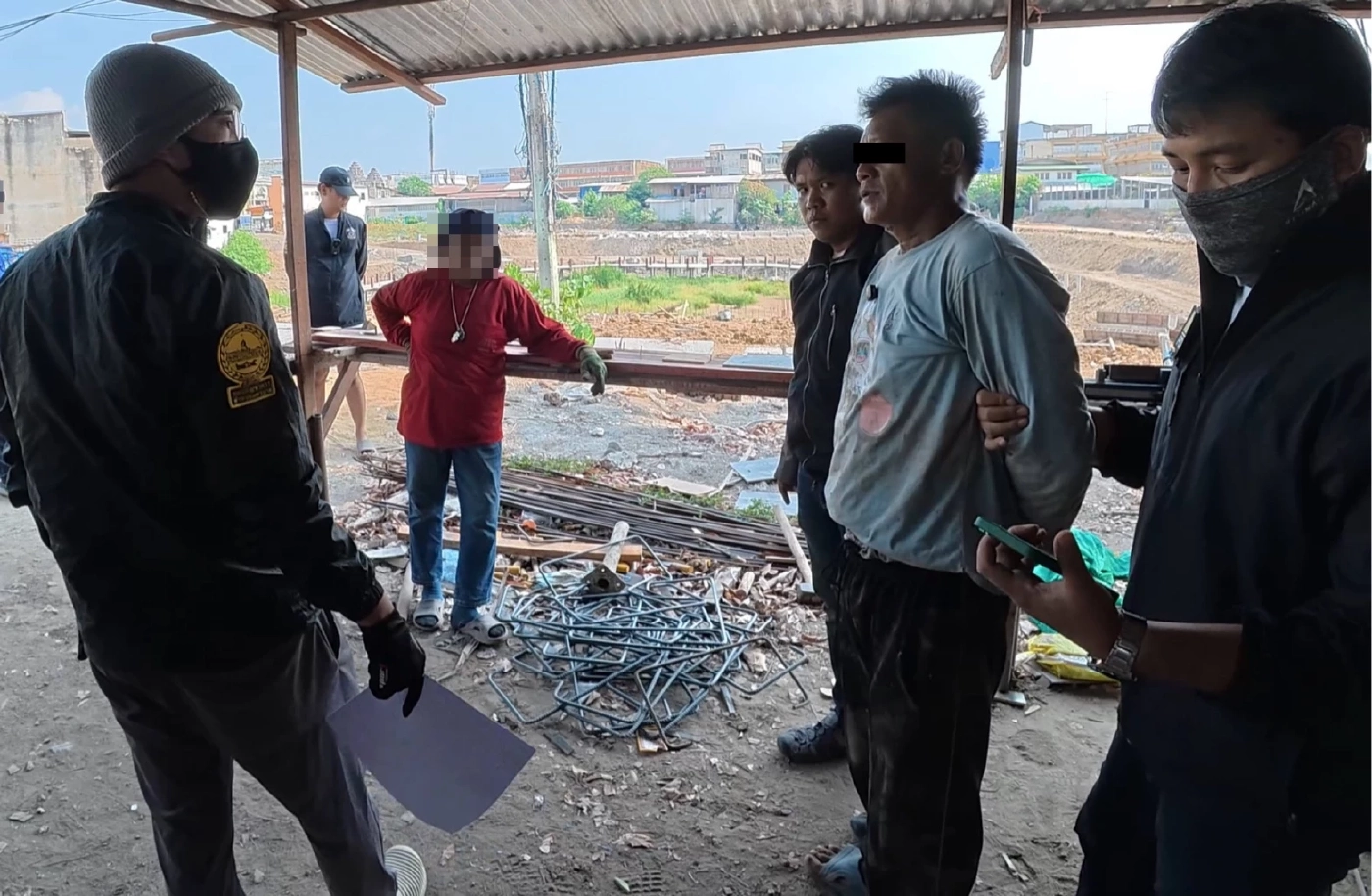 ตร.นครบาล รวบพ่อทาสยานรก ละเมิดคนในบ้าน หนีกบดานข้ามจังหวัด