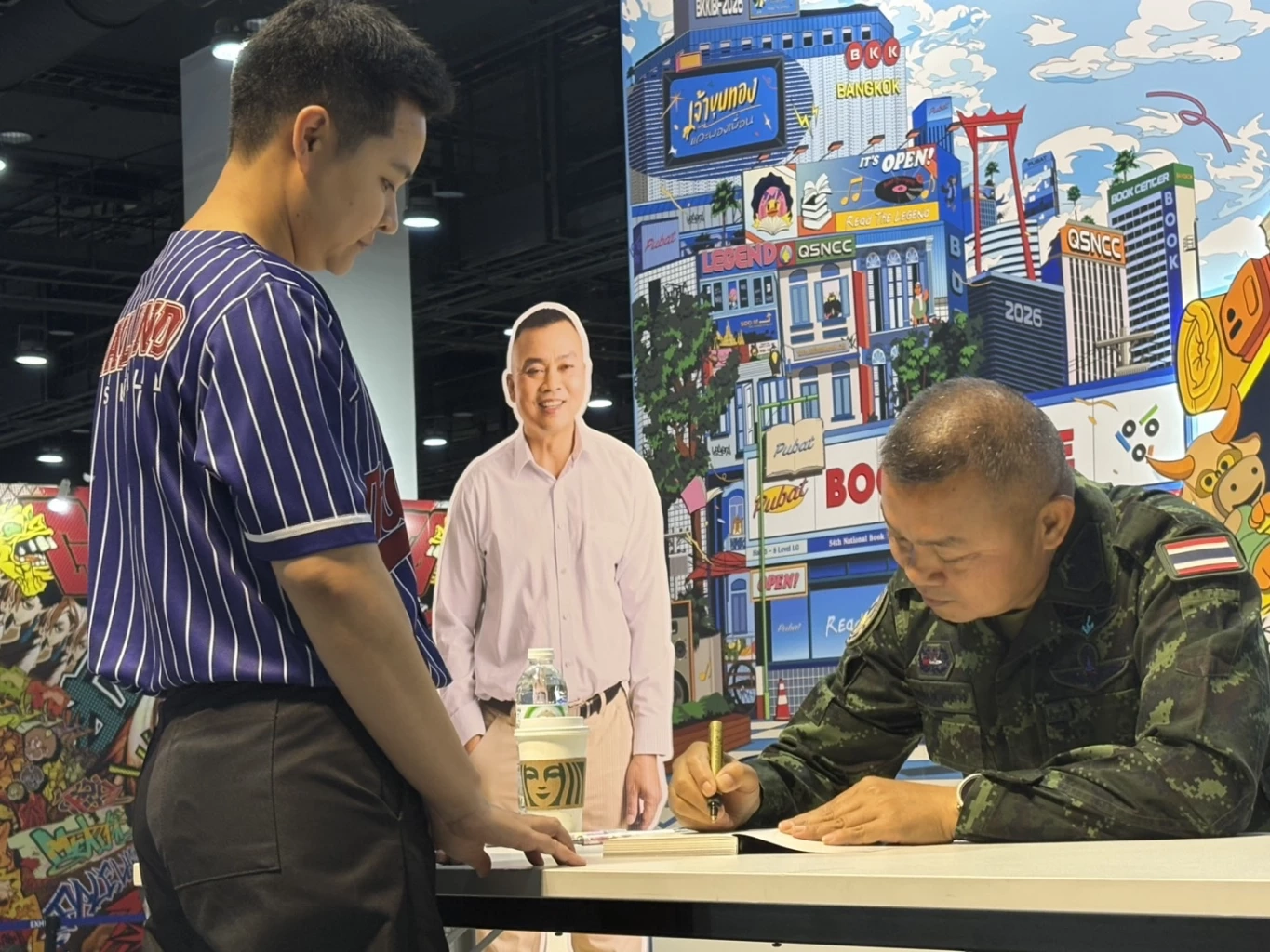 แม่ทัพกุ้ง เปิดตัวหนังสือเล่มแรก "ชีวิตที่ไม่คิดเสียใจ"