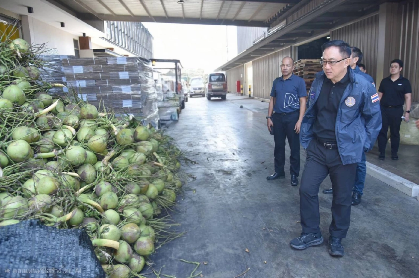 พาณิชย์ลุยราชบุรีแก้ปัญหา 'มะพร้าวน้ำหอม'  ราคาตกต่ำ สางปม 'นอมินี'