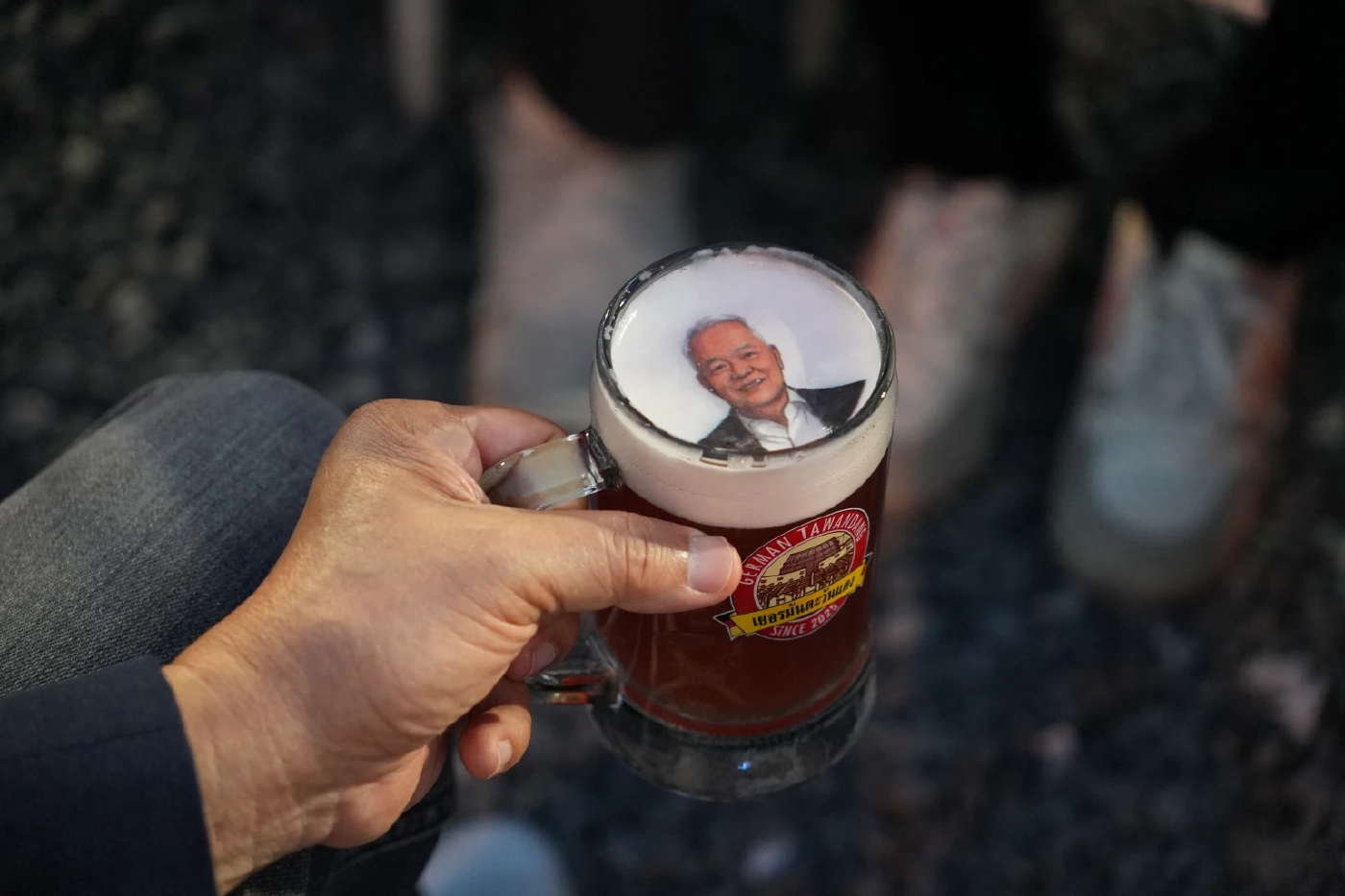 “โรงเบียร์เยอรมันตะวันแดง” บุกชลบุรี เปิดตัวเบียร์สด พร้อมนวัตกรรม Foam Art พิมพ์ลายบนฟองเบียร์ ครั้งแรกในชลบุรี