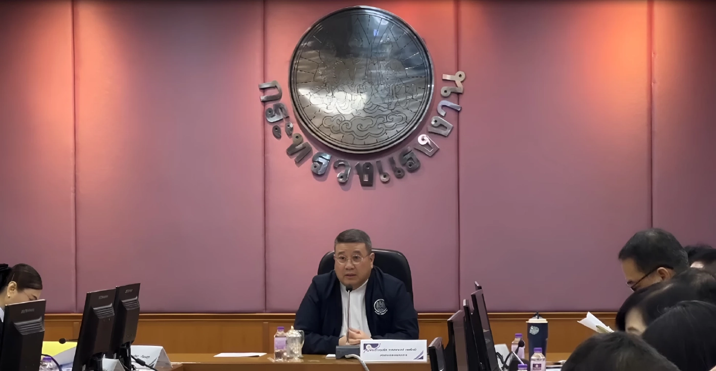 "ปลัดแรงงาน" เผยหลังประชุมวอร์รูม ติดตามสถานการณ์ตะวันออกกลาง ยืนยันแรงงานไทยในพื้นที่เสี่ยงกว่า 80,000 คนยังปลอดภัย