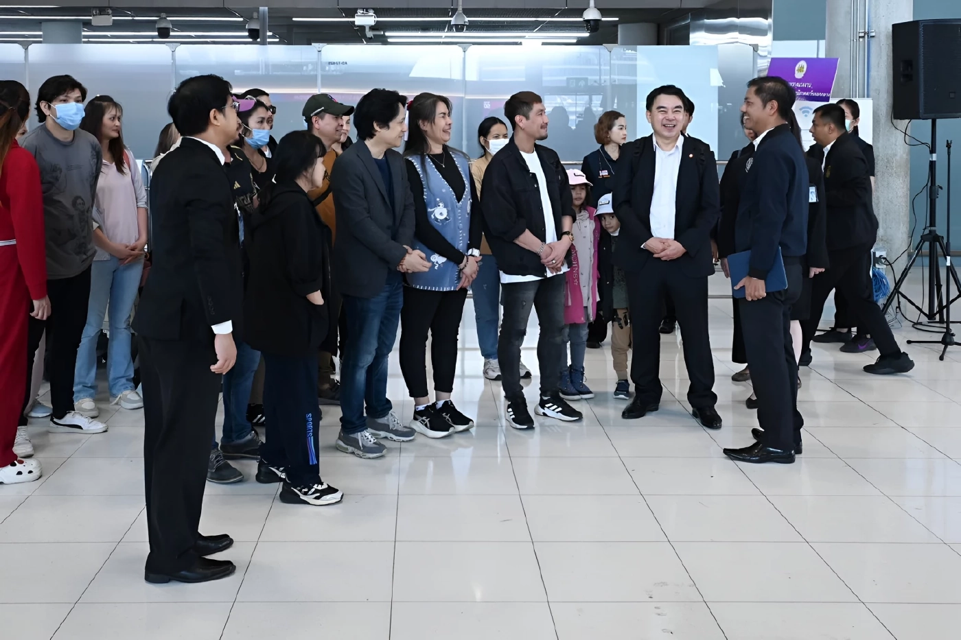 "ก.ต่างประเทศ" ต้อนรับ 34 คนไทยอพยพออกจาก "อิหร่าน" ถึงประเทศไทย อย่างปลอดภัย