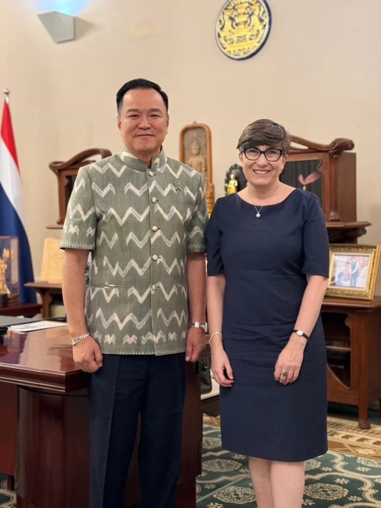 "อนุทิน" คุย "ทูตออสเตรเลีย" ไม่มีคุยเรื่องซื้อ "น้ำมัน" ถกร่วมมือการค้าการลงทุน แก้ปัญหา FTA นำเข้านมผง