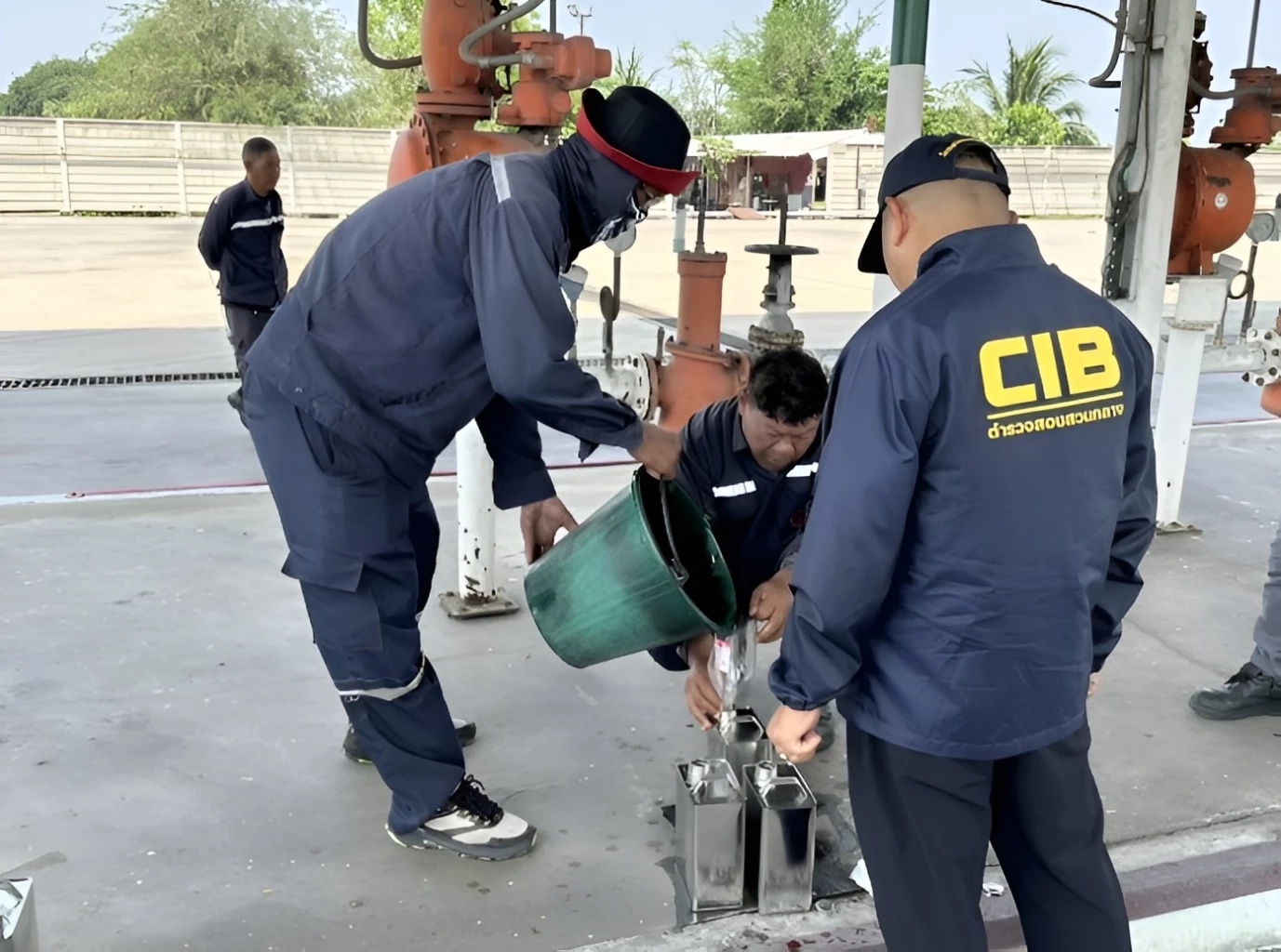 น้ำมัน 3 แสนลิตรมาจากไหน? "จ๊อบเบอร์คลังน้ำมันอ่างทอง" โผล่ชี้แจงตำรวจ งัดหลักฐานโต้ "กักตุน-ขายเกินราคา"