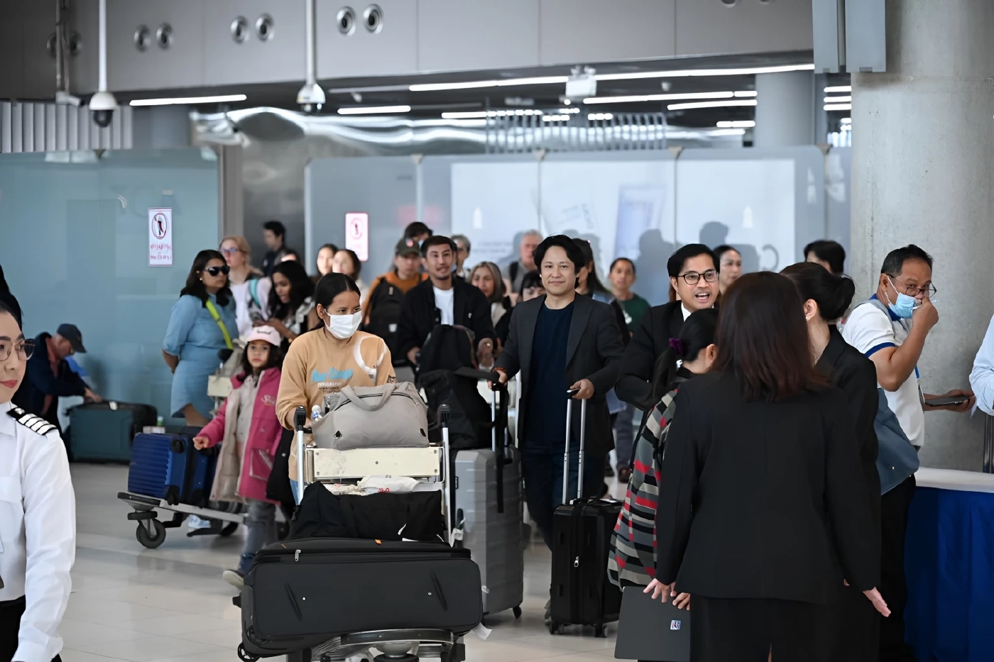 "ก.ต่างประเทศ" ต้อนรับ 34 คนไทยอพยพออกจาก "อิหร่าน" ถึงประเทศไทย อย่างปลอดภัย