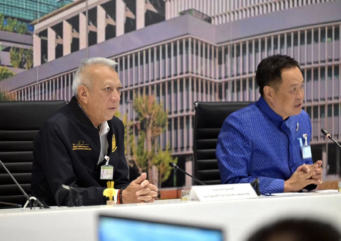 นายพิพัฒน์ รัชกิจประการ รองนายกรัฐมนตรี และรัฐมนตรีว่าการกระทรวงคมนาคม