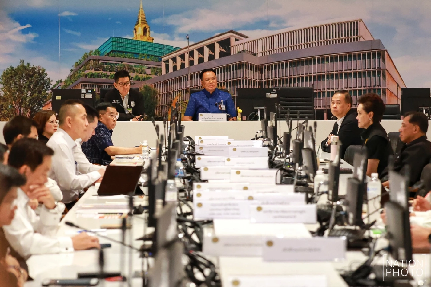 "นายกฯ" นั่งหัวโต๊ะ ศบก. ย้ำ "น้ำมันไม่ขาดแคลน" ขอประชาชนใช้ชีวิตตามปกติ
