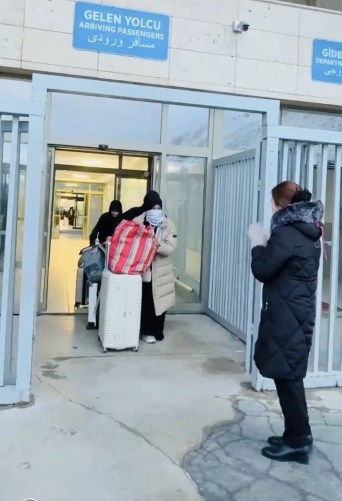 "คนไทย" ชุดแรกอพยพจาก "อิหร่าน" เดินทางถึง "ตุรกี" อย่างปลอดภัย