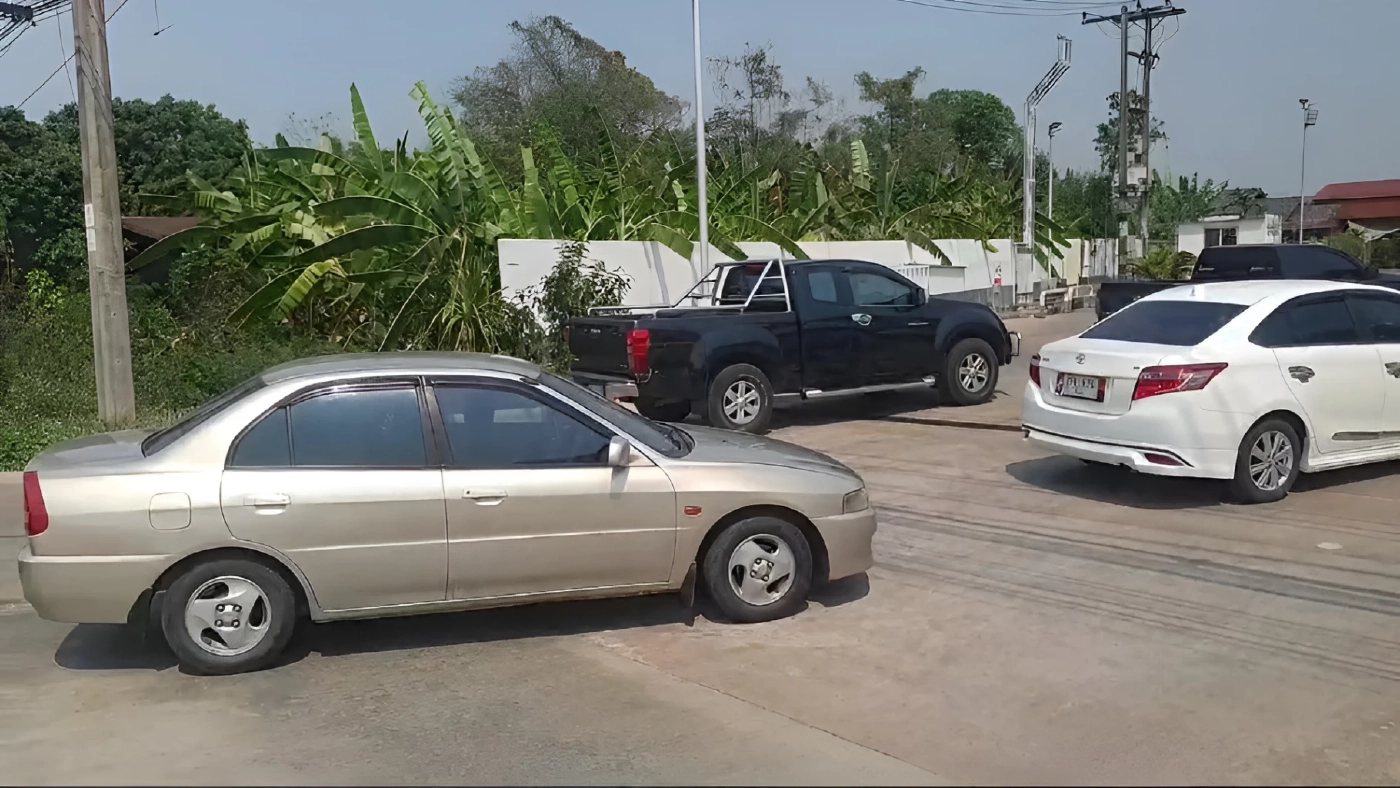 พะเยาวุ่น! ปชช. แห่เข้าคิวตุน "น้ำมัน" หลังปรับขึ้นพรวด "ลิตรละ 6 บาท" หวั่นราคาพุ่งซ้ำ (มีคลิป)