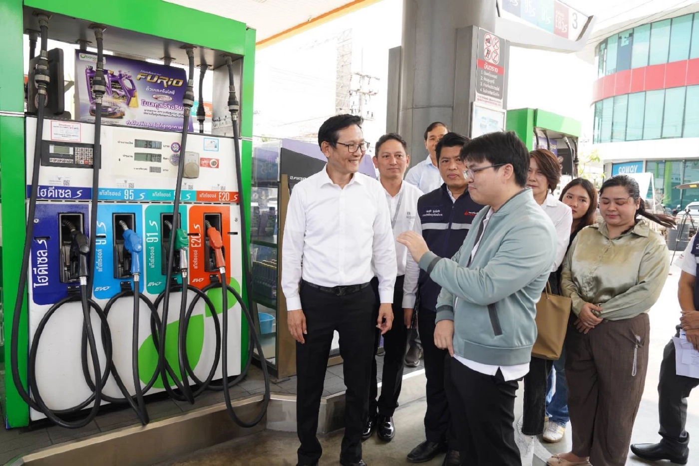 "อรรถพล" ตรวจคลังน้ำมัน สั่งเร่งกระจายน้ำมันตามปริมาณที่มี