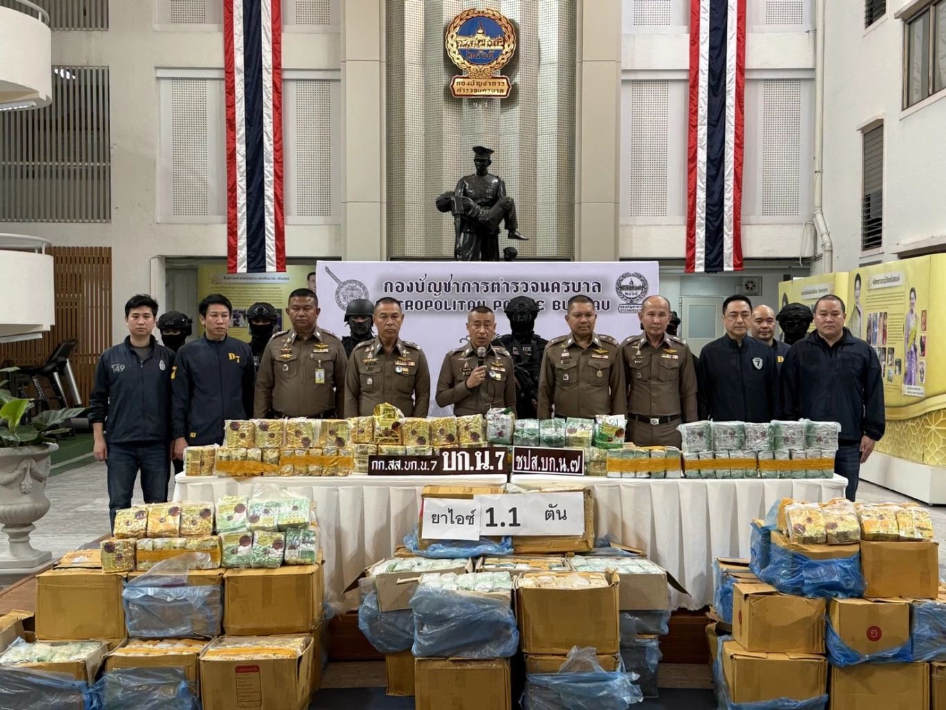 ตะลึงคาราวานฟอร์จูนเนอร์ ขนยาไอซ์ 1ตัน สืบนครบาล 7 สกัดได้คาปั๊ม