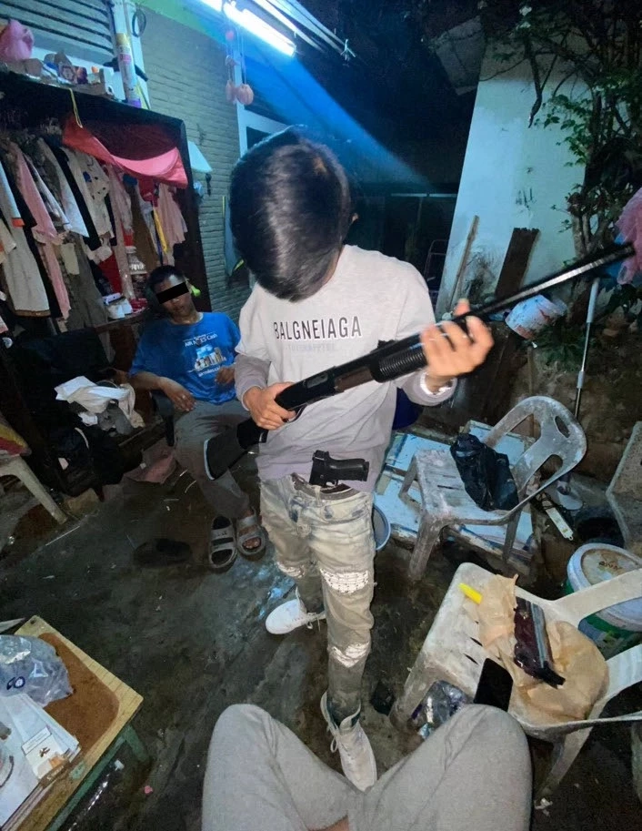 ทลายซุ้มหัวจ่ายยาเสพติดหลังวัดรวก โชว์ปืน-แอบผลิตแบงก์ปลอม