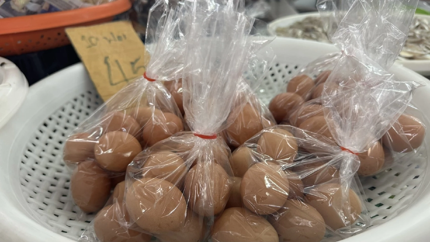 แพงยกแผง! แม่ค้าตลาดสดกัดฟัน "แบกต้นทุน" หวั่นขึ้นราคาแล้วลูกค้าหาย