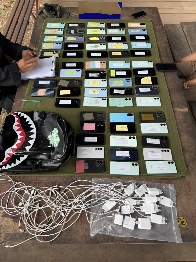 สกัด "แก๊งคอลเซ็นเตอร์" ลอบขนมือถือ ชายแดนโป่งน้ำร้อน โยง "บัญชีม้า" ศรีราชา-เว็บพนันข้ามชาติ