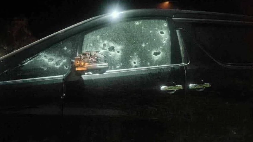 อุกอาจ! ดักยิงรถตู้ "กมลศักดิ์" สส.นราธิวาส คนขับ-คนติดตามเจ็บ 2