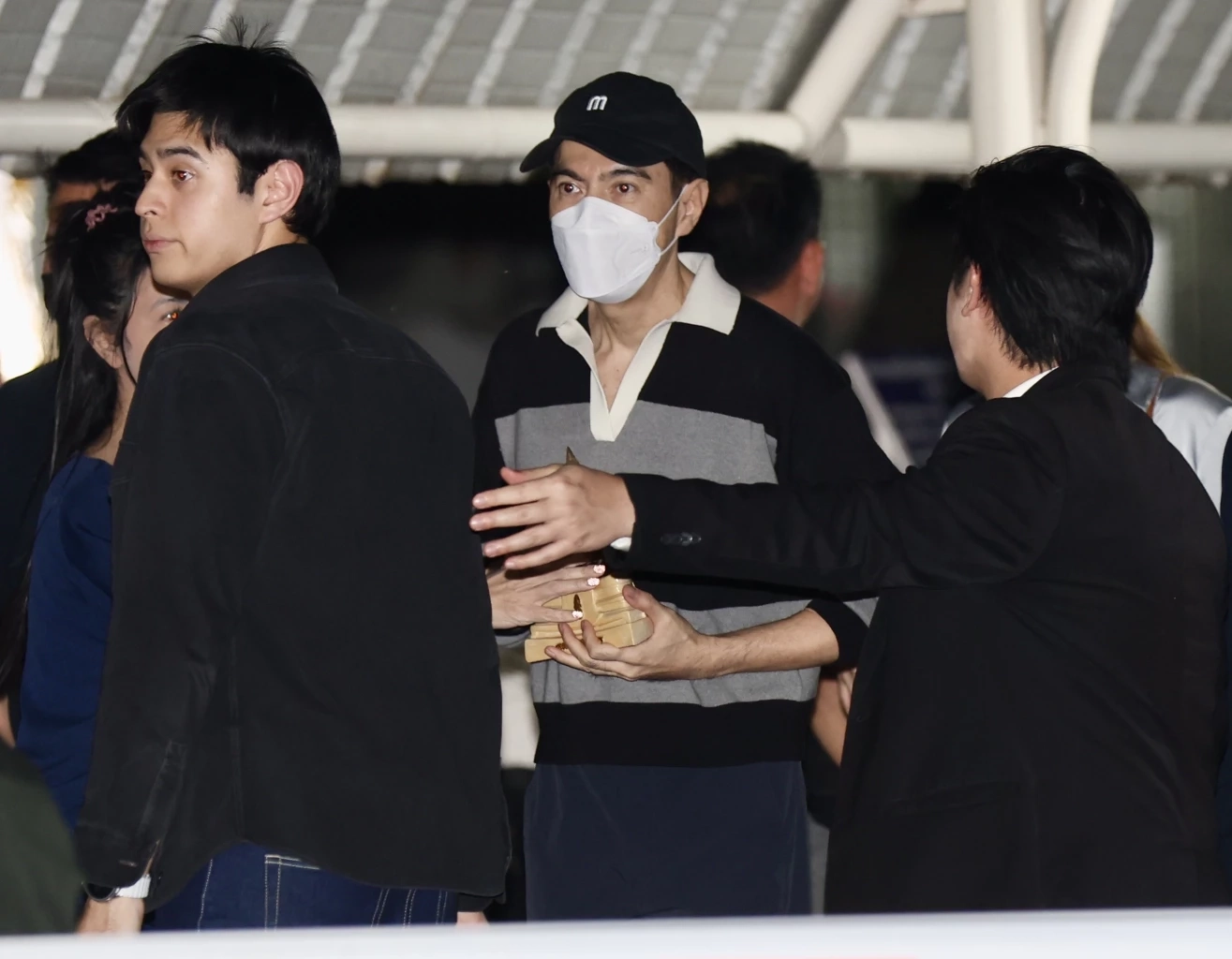 ภาพของบอสมินและบอสแซม ได้รับการปล่อยตัวหลังอัยการพิเศษสั่งไม่ฟ้อง