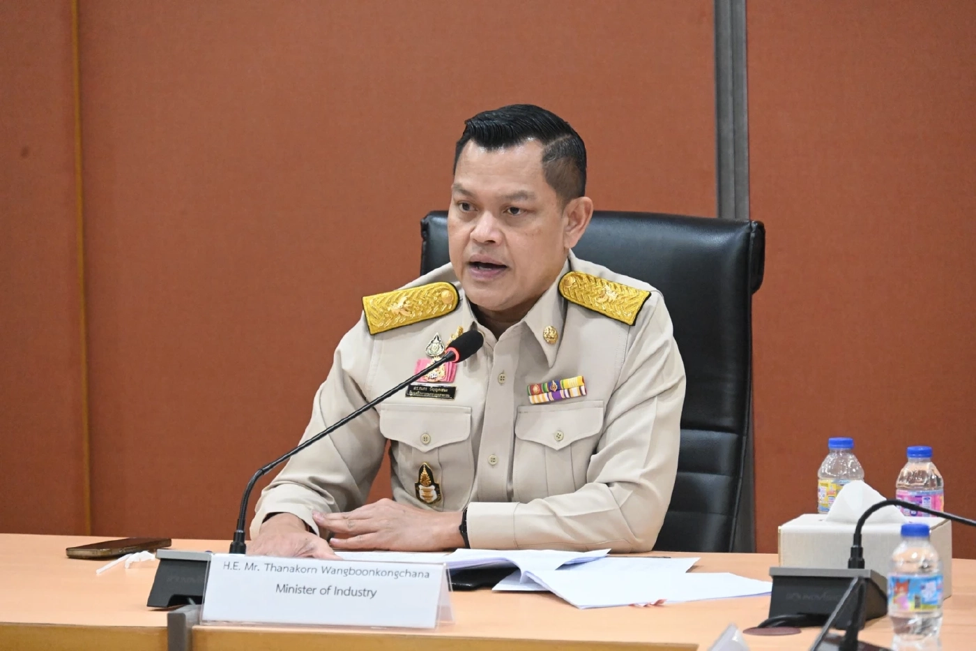 "ธนกร" สั่งทุกหน่วยงานประคอง "อุตสาหกรรมไทย" รับมือวิกฤตตะวันออกกลาง เร่งมาตรการลดภาระ