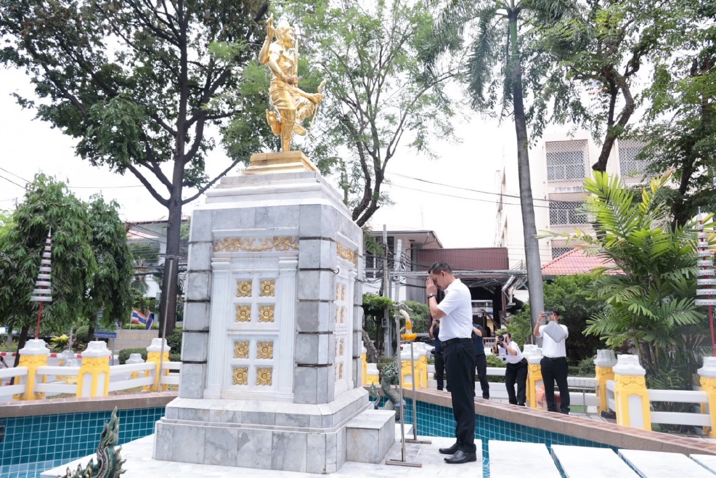 "ธนกร" อำลากระทรวงอุตสาหกรรมสุดชื่นมื่น! ข้าราชการแห่ส่งเนืองแน่น โชว์ผลงาน 6 เดือน