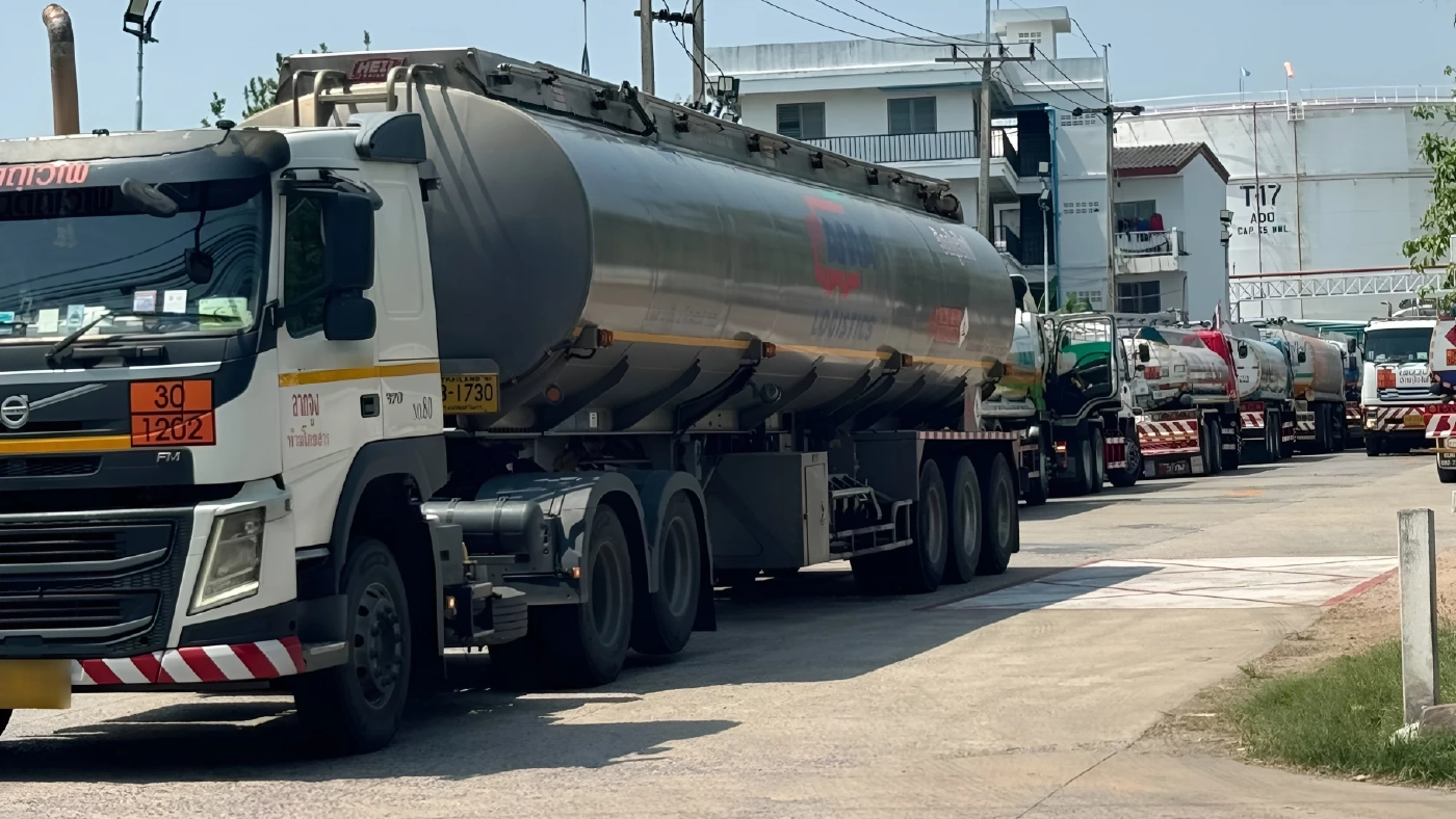 ท้านายกฯ ลงมาดู! คนขับรถน้ำมันแฉยับ "นอนรอ 5 วัน" คลังจ่ายแค่เศษเสี้ยว สวนทางรัฐสั่งอัดฉีด! (มีคลิป)