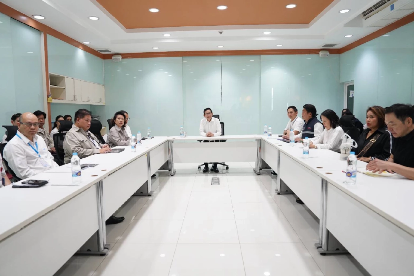 "อรรถพล" ตรวจคลังน้ำมัน สั่งเร่งกระจายน้ำมันตามปริมาณที่มี