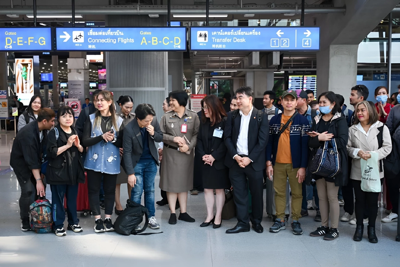 "ก.ต่างประเทศ" ต้อนรับ 34 คนไทยอพยพออกจาก "อิหร่าน" ถึงประเทศไทย อย่างปลอดภัย