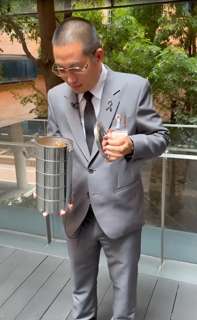 แบบนี้สิได้ใจ! สส.พก "ปิ่นโต" ลุยประชุม "ชนะวุธ-ร่มธรรม" เมินอาหารฟรีสภา (มีคลิป)