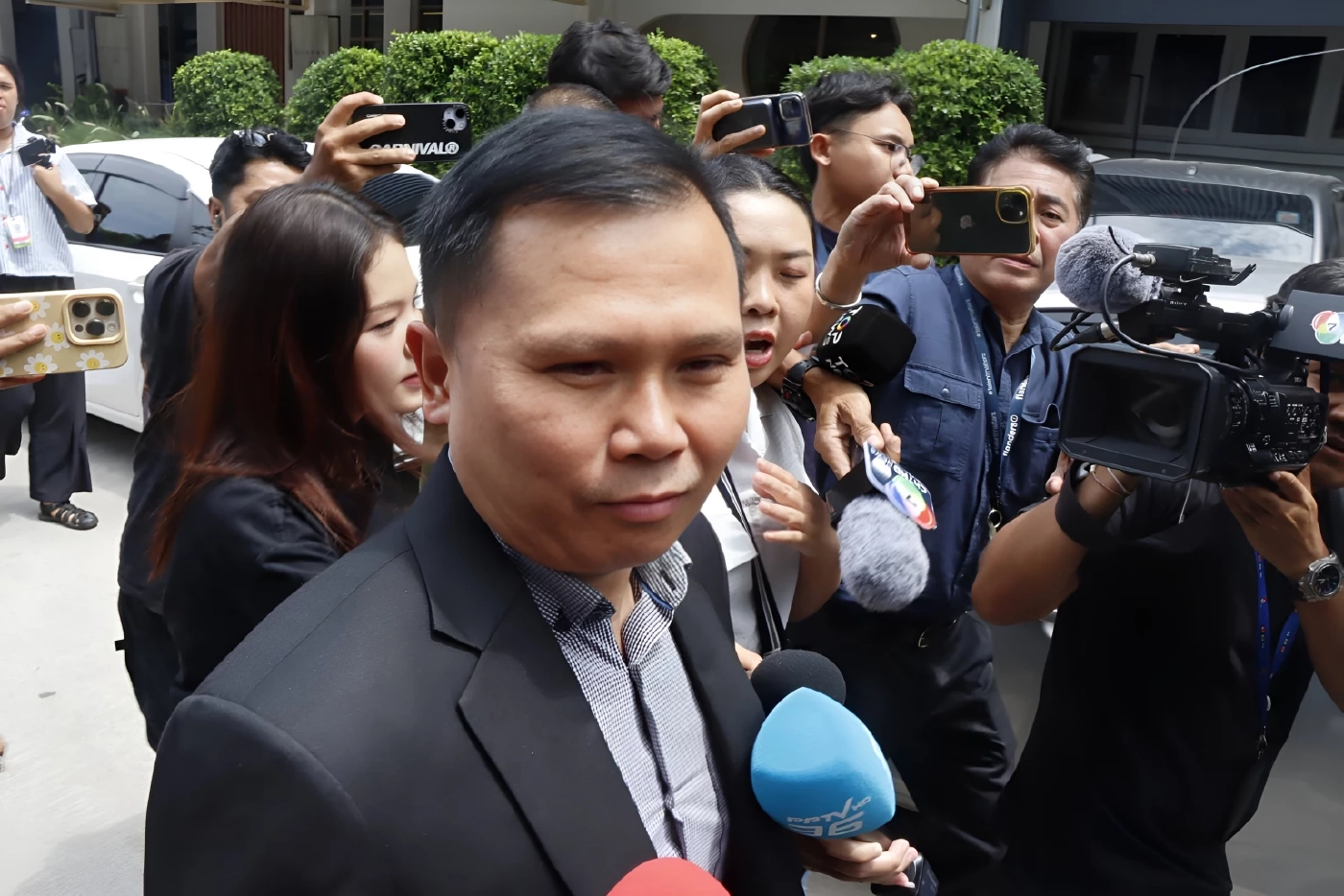 "รองเลขาธิการ กกต." ปัดตอบปม "เอาผิดอาญา 6 ประชาชน" บอก "ไม่ได้มาให้สัมภาษณ์"