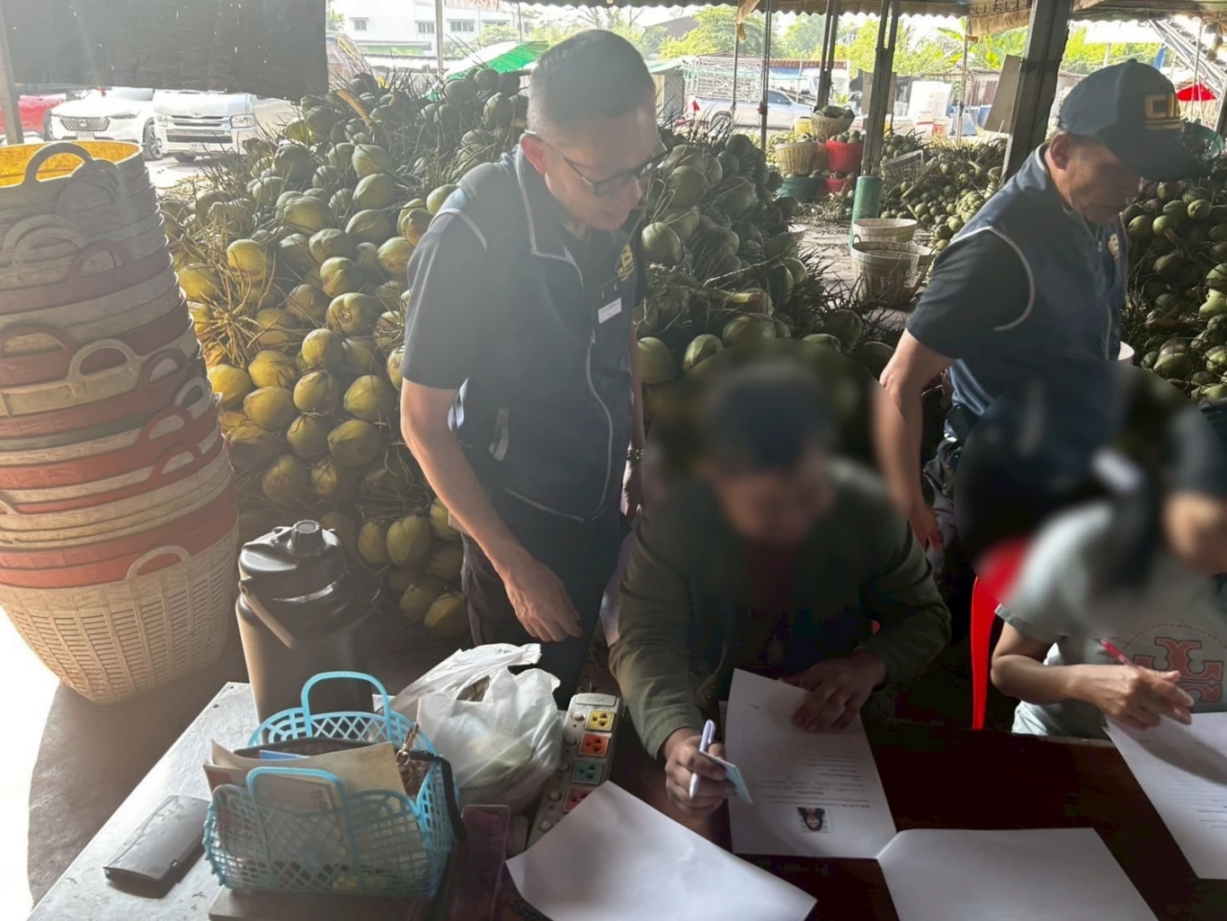 ปอศ.บุกทลายนอมินีจีน ฮุบธุรกิจมะพร้าวไทย สั่งคุมราคาจากต่างแดน