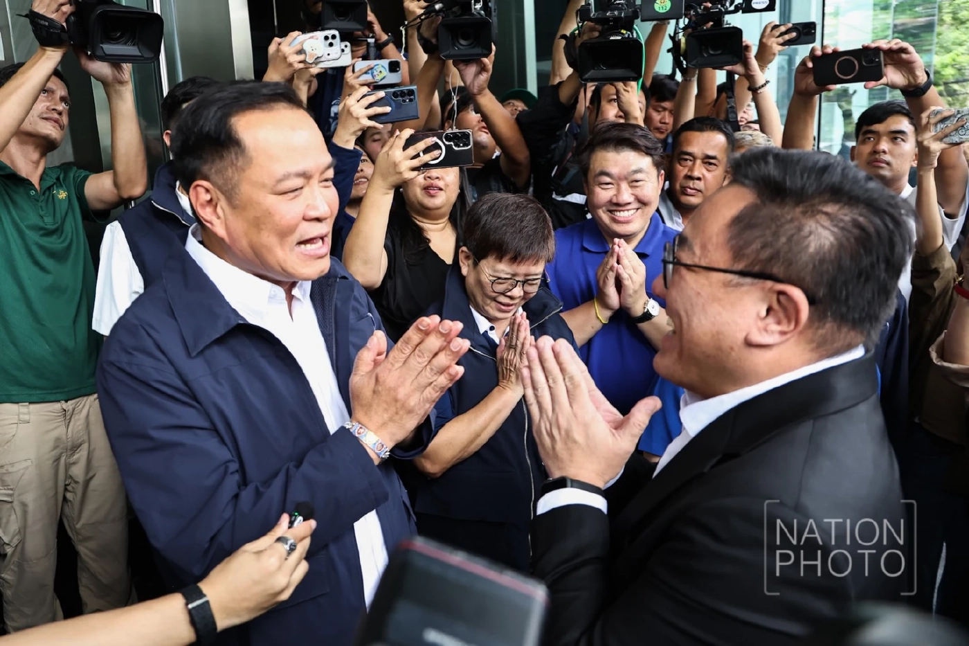 หวานเจี๊ยบ ! ”อนุทิน“ รับ ”จุลพันธ์” แกนนำเพื่อไทย เข้าส่งรายชื่อรองประธานสภาคนที่ 2