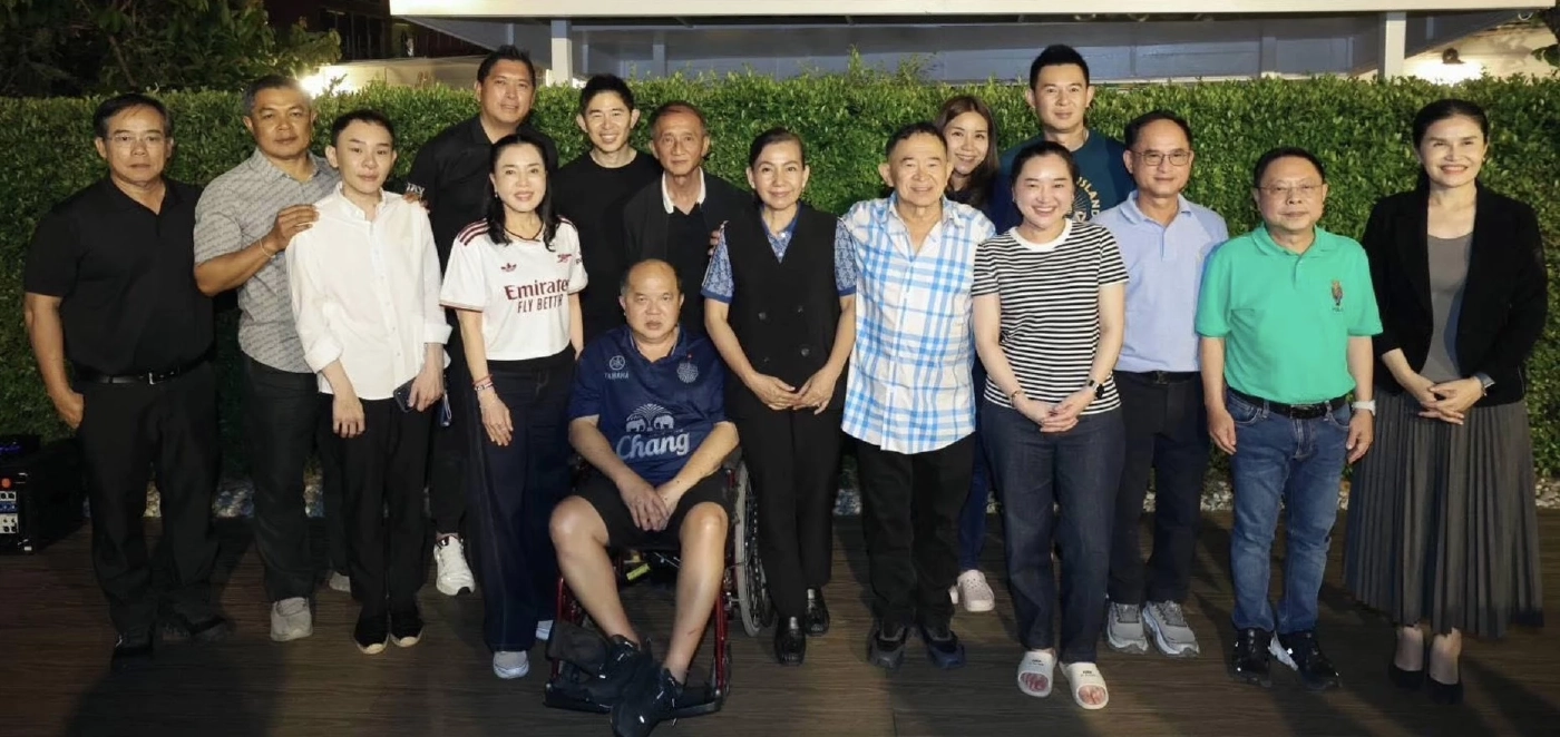 กำนันป้อ มาดามหน่อย และลูกสาว เลี้ยงสังสรรค์ สส.โคราช