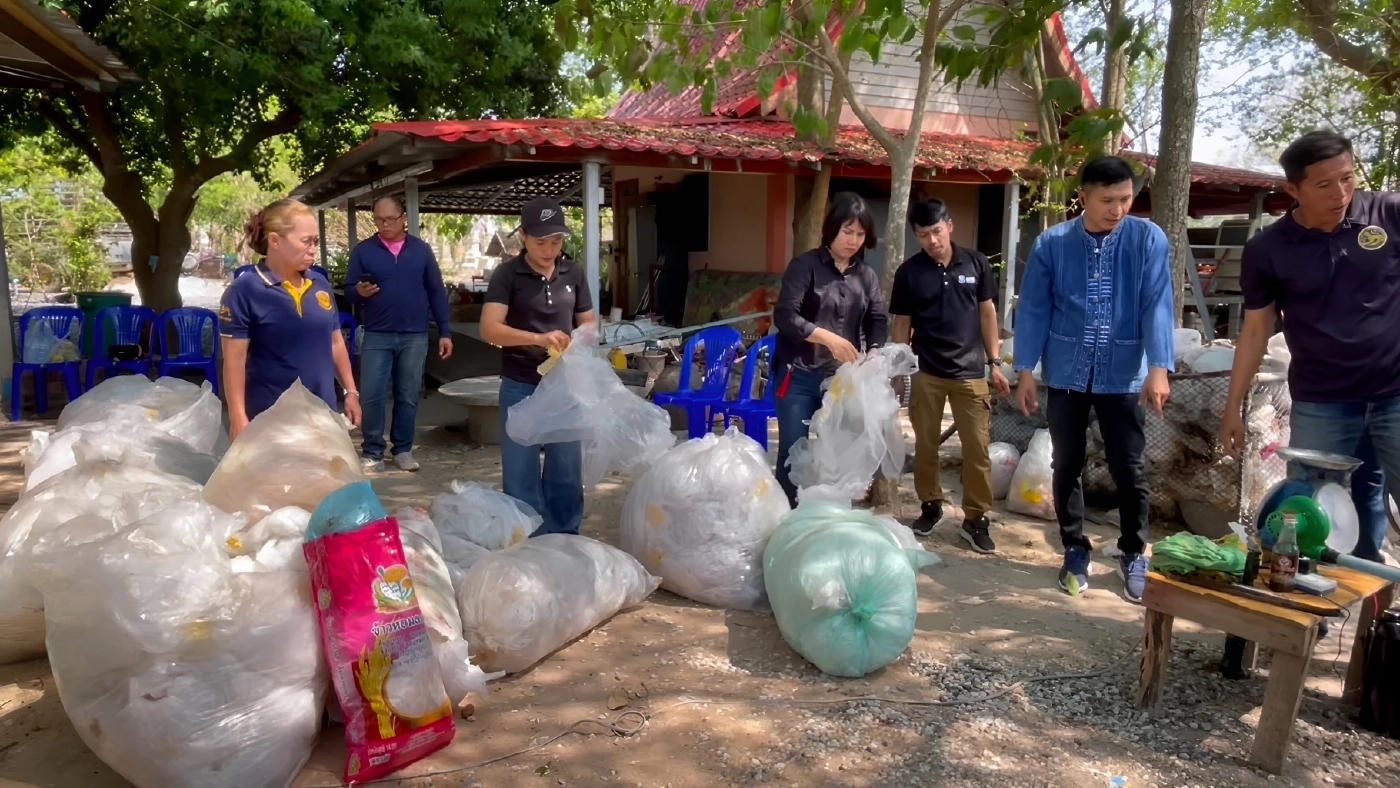 พึ่งพาตนเอง! ขยะ 1 กก. แลกน้ำมัน 1 ลิตร! วัดศรีชัยวัฒนาราม โชว์นวัตกรรม กลั่น "พลาสติก" เป็น "ดีเซล" (มีคลิป)