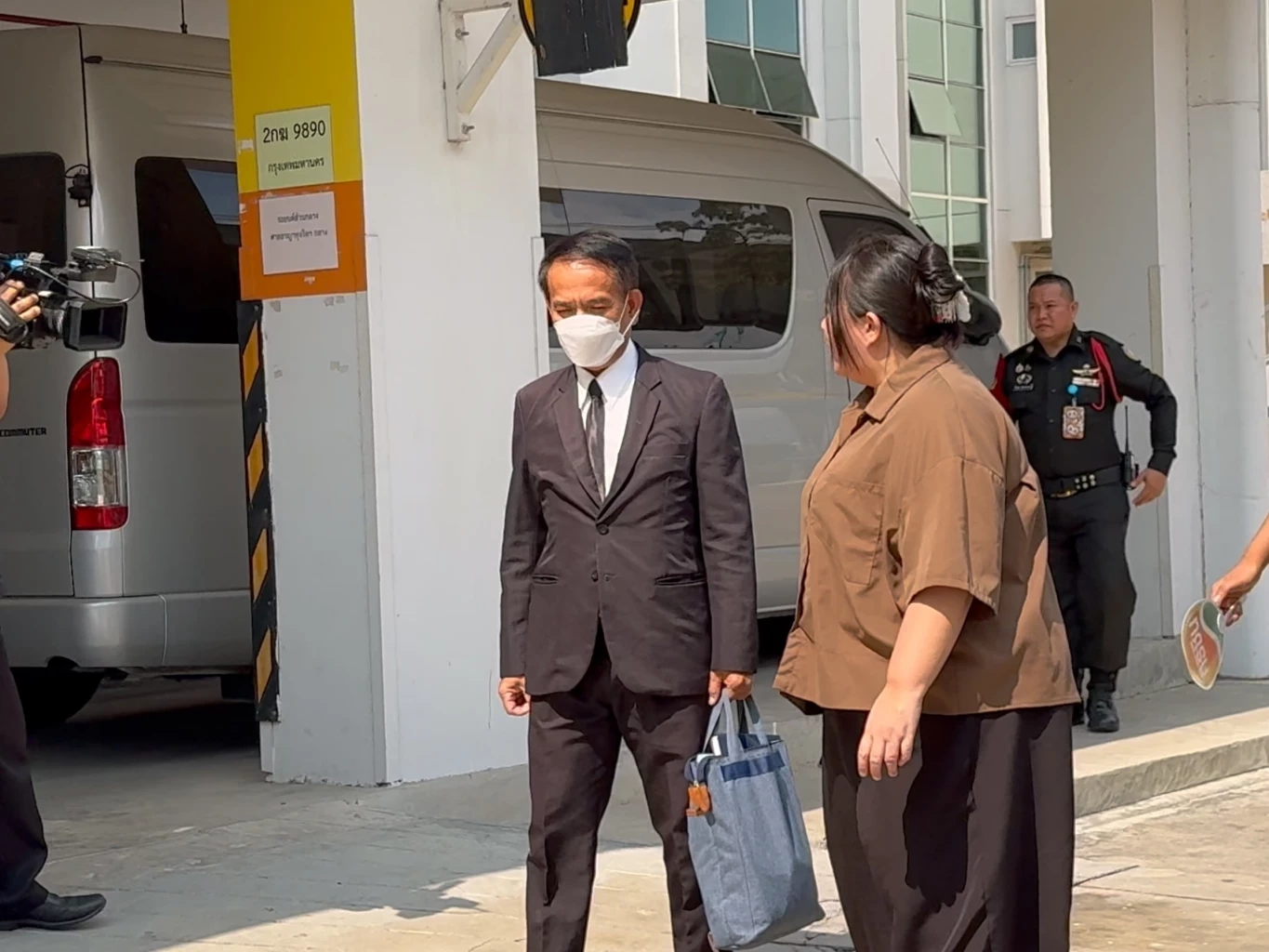 ศาลสั่งแก้ฟ้องโจทก์ คดียื่นฟ้องประธาน กกต.กับพวกรวม 8 คน ปฏิบัติหน้าที่มิชอบ