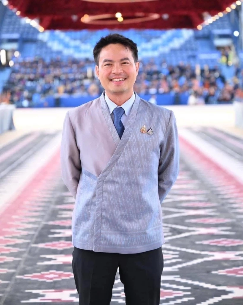 ภราดร ปริศนานันทกุล