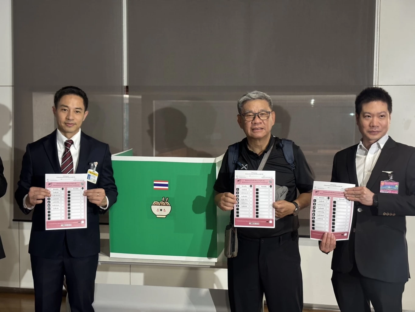 จำลองเลือกตั้ง 4 มี.ค. นี้ ร่อน หนังสือเชิญ "วิษณุ-บวรศักดิ์-จรัญ-เจษฎ์" พร้อมทูต 7 ประเทศ ร่วมสังเกตการณ์