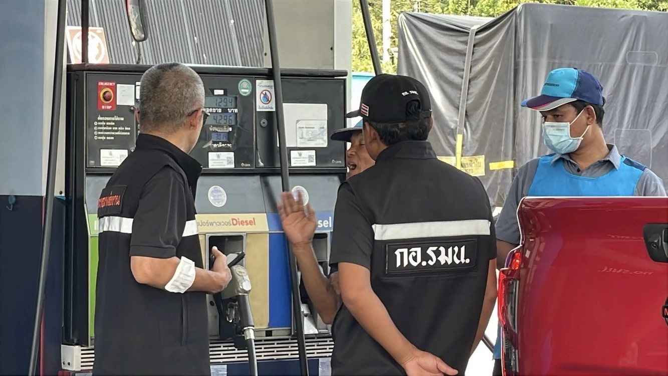 จับโป๊ะ! "คนขับรถน้ำมัน" โอด "ตกเป็นแพะ" ชี้ถูก "หั่นโควตา" หายวับ 2 ใน 3 ทำ "น้ำมันขาดปั๊ม" ไม่ใช่ส่งไม่ทัน