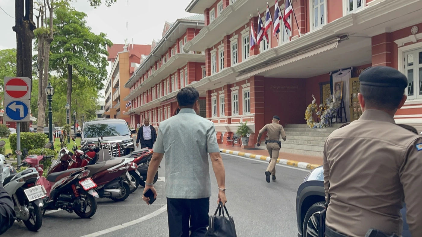 "อนุทิน" ตรงดิ่ง "สลค." ถกโค้งสุดท้าย! เข้มตรวจคุณสมบัติ 8 หน่วยงาน ก่อนทูลเกล้าฯ รายชื่อ ครม. วันนี้ (มีคลิป)