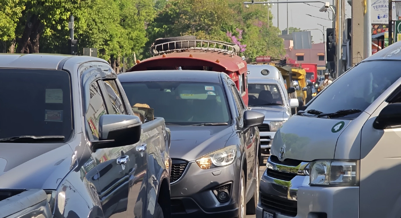 ยุคนี้มาถึงแล้ว! รถตู้เติม "น้ำมันพืช" แก้ขัด หลัง "ดีเซลเกลี้ยงปั๊ม" ตาก-ลำปาง