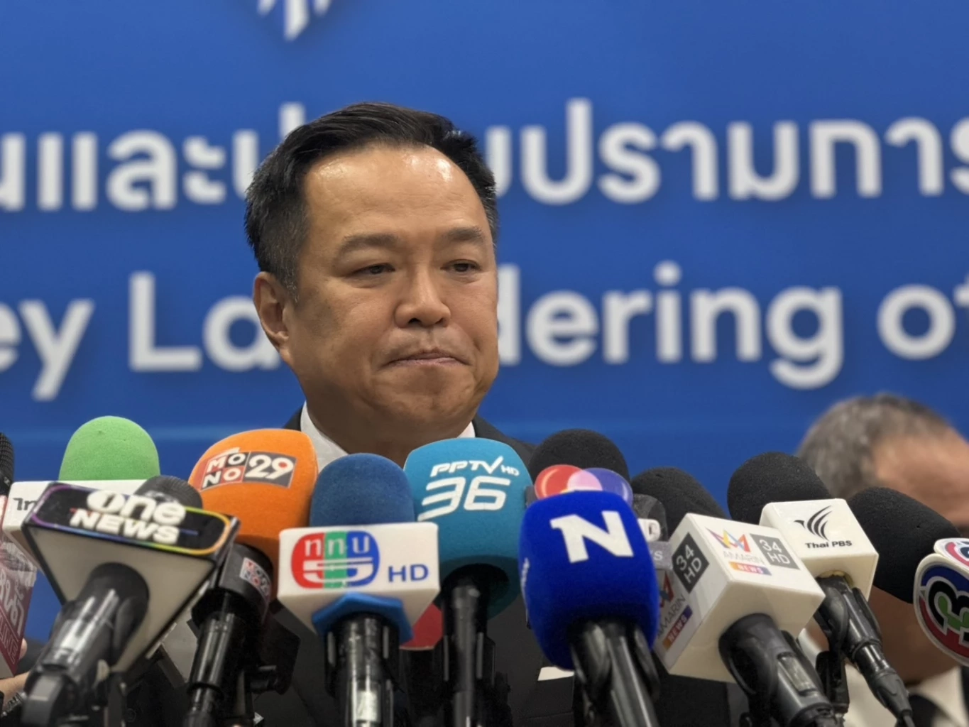 นายอนุทิน ชาญวีรกูล นายกรัฐมนตรี และ รมว.มหาดไทย 