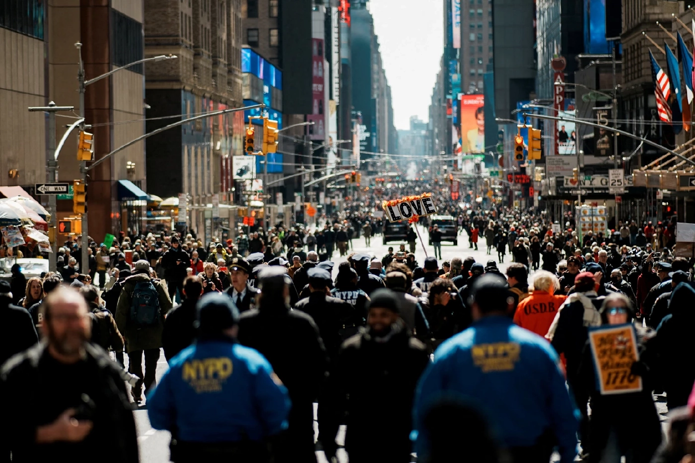 เจาะลึกปรากฏการณ์ "No Kings" 2026: มหาชนอเมริกัน 9 ล้านคนท้าทายอำนาจ Trump 2.0