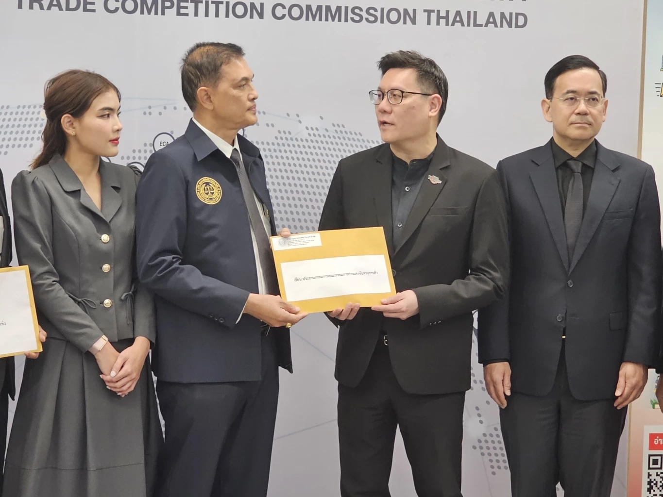 ทนายดัง พาผู้ค้า-ผู้บริโภคร้อง กขค.ปลดล็อกแพลตฟอร์มเลือกขนส่ง